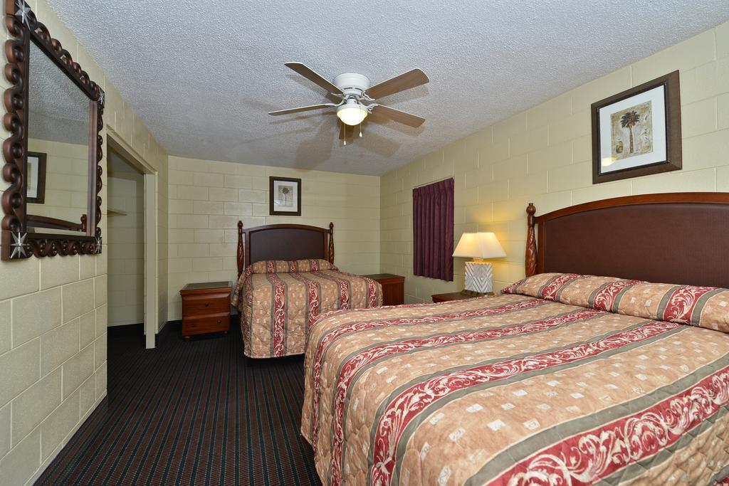 Savannah Inn And Suites Savannah Port Area 客房 照片