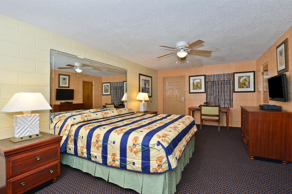 Savannah Inn And Suites Savannah Port Area 客房 照片