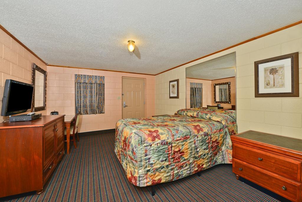 Savannah Inn And Suites Savannah Port Area 客房 照片